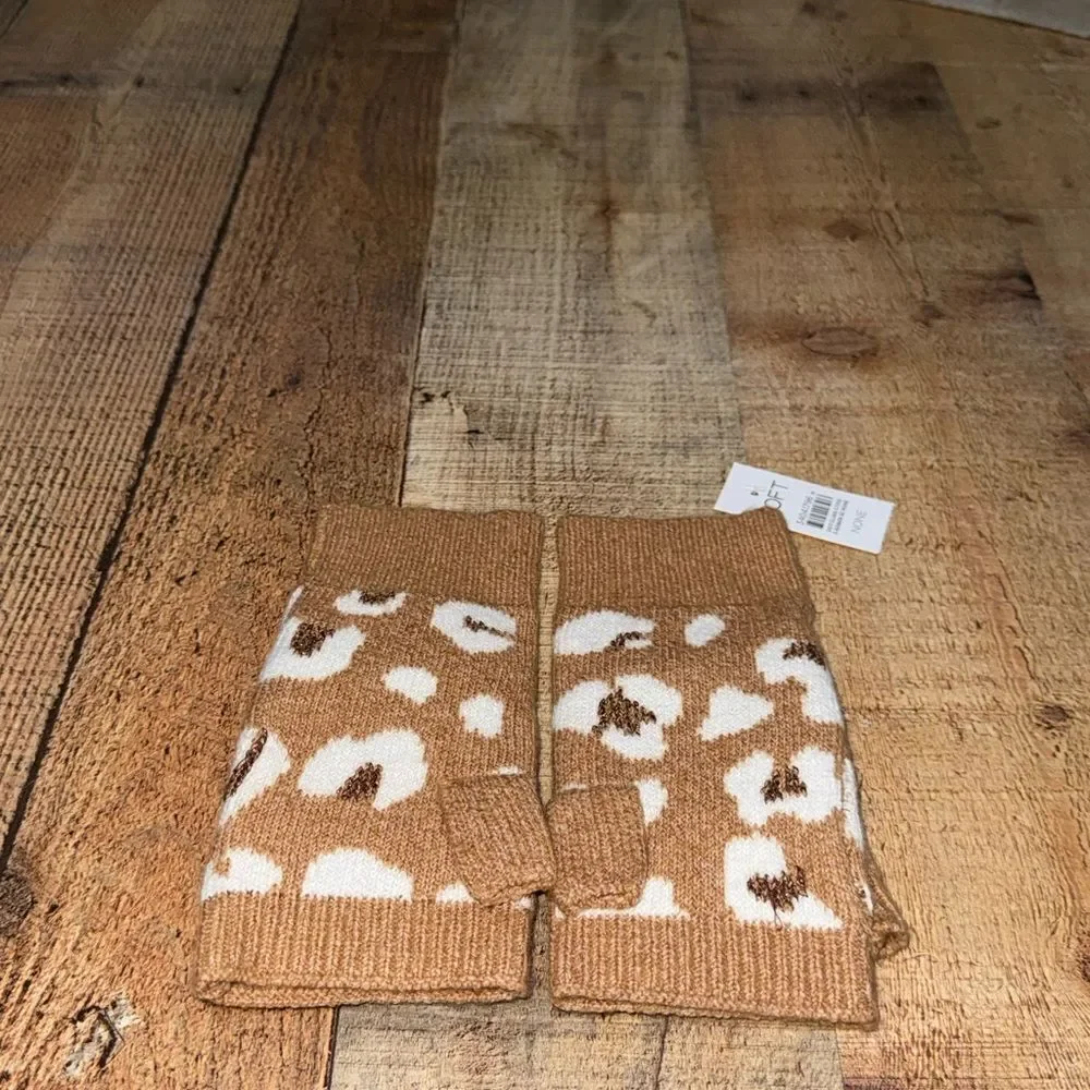Nwt loft tan hooded fingerless gloves